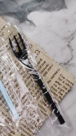 100枝 14cm獨立包裝黑?色水果叉 party 一次性餐具party 餐叉 彩色水果簽 點心蛋糕叉 果沙拉簽 點心簽 塑膠叉 多色水果叉 五彩果簽 甜品小叉子 即棄湯匙 叉