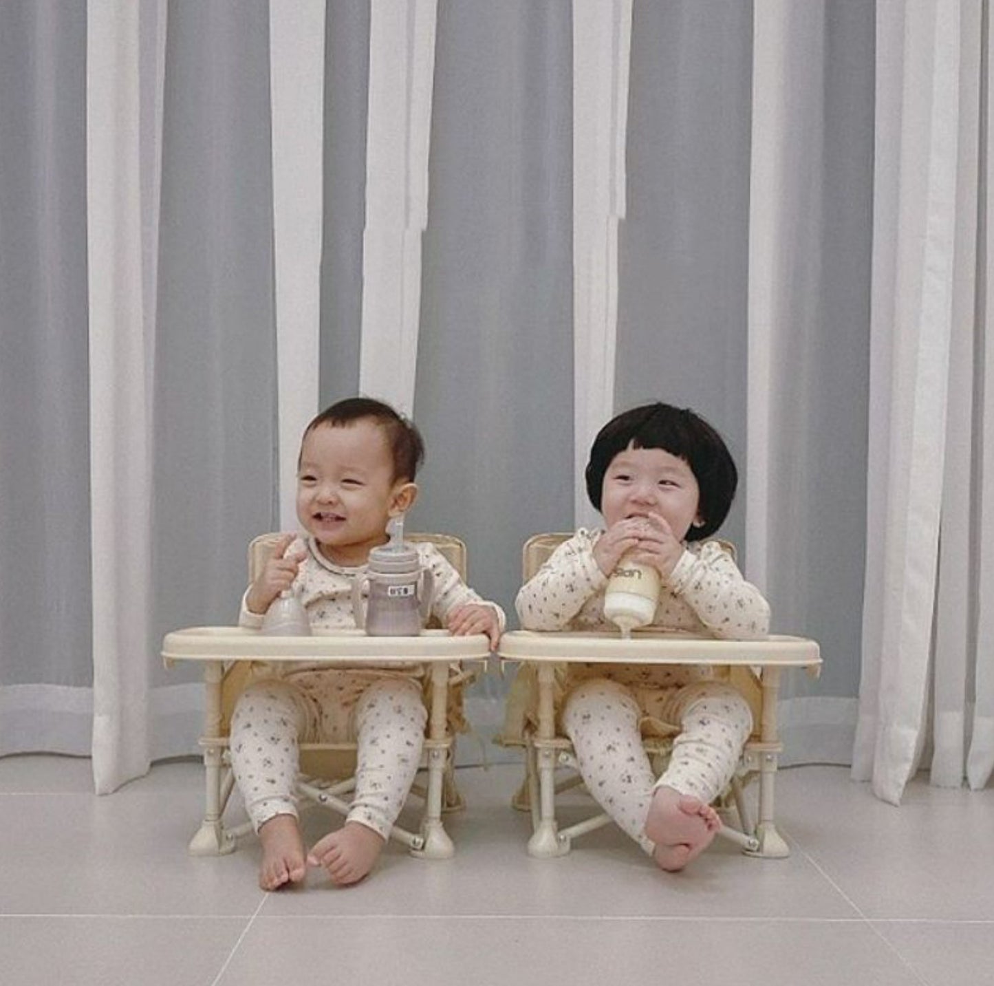 韓國熱銷 便攜式可摺疊兒童餐椅 寶寶可折疊餐椅 兒童露營椅 學習椅 吃飯椅 寶寶椅子 便攜式家庭飯桌椅 多功能折疊椅 小童戶外沙灘椅 拍照必備 兒童拍照椅子 寶寶餐桌椅 折疊式兒童輕便小椅子(米色/適