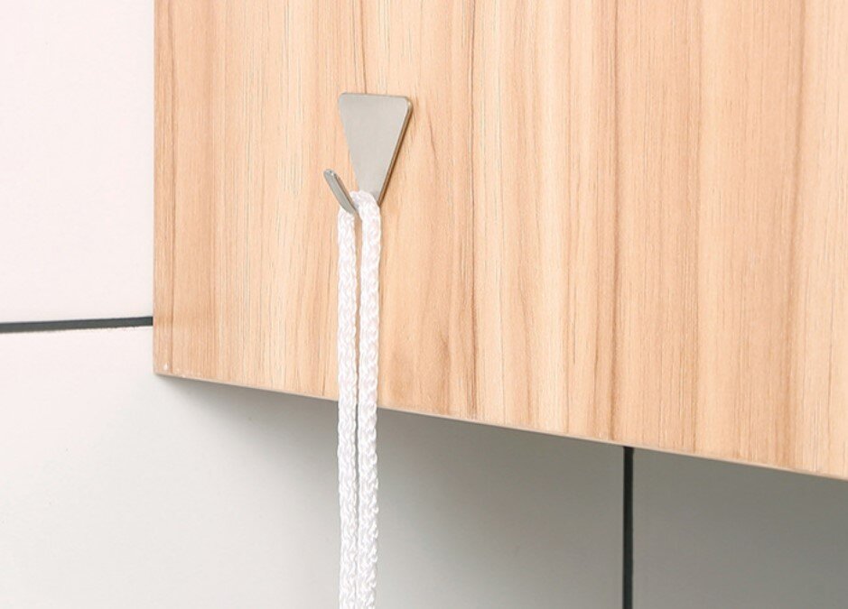 日本KM211不銹鋼粘勾5個裝 迷你小粘鉤粘膠 承重0.5KG 不鏽鋼三角掛鉤 黏貼式小物掛勾 無痕免打孔便利掛鈎(5枚入)掛鉤