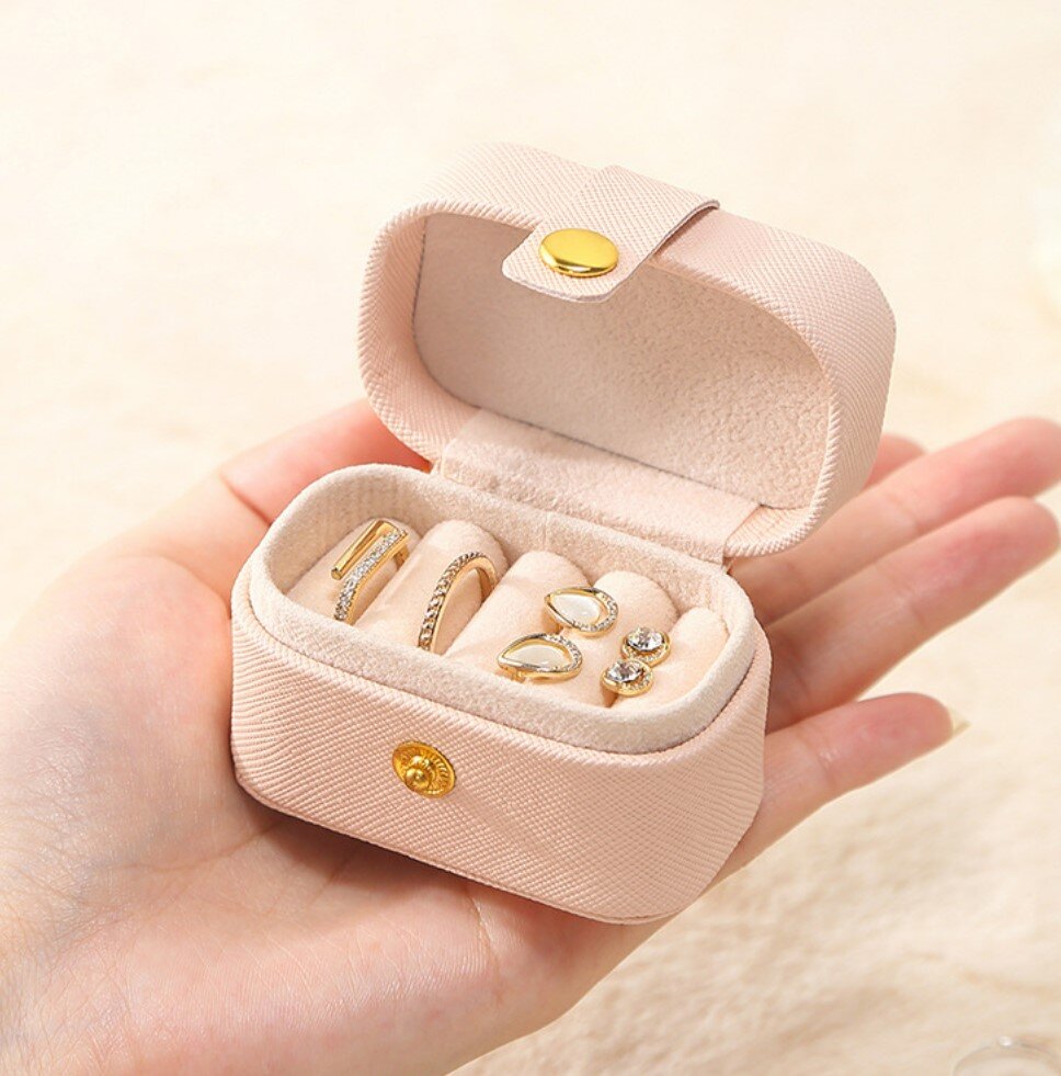 新款戒指盒迷你可爱创意盒子PU首饰收纳盒耳钉盒小号展示储物盒