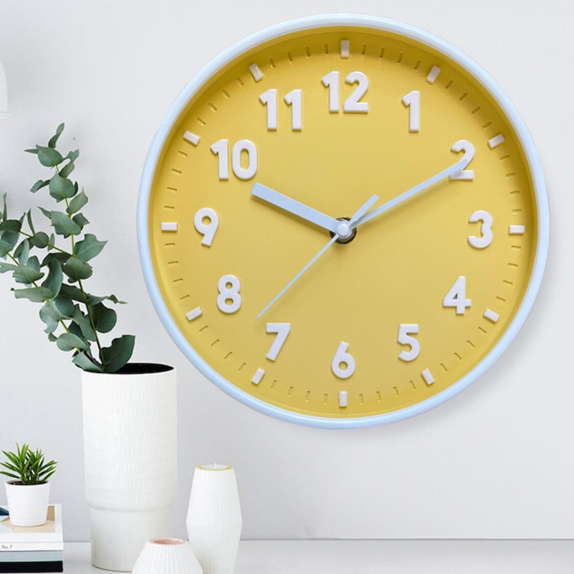 Modern simple three-dimensional character children's room creative 8-inch small wall clock silent clock electronic clock