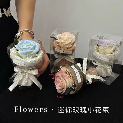 不怕凋謝！迷你香皂玫瑰花束 ｜收藏用永生花 不凋花｜母親節／告白婚禮／情人節七夕／紀念日／聖誕節平安夜／畢業禮物／生日送禮 女朋友浪漫驚喜｜家居裝飾擺設 乾花乾燥花 裝飾擺件 肥皂花 拍照道具（黑紅色- View 9-ManyMart 萬嚟買