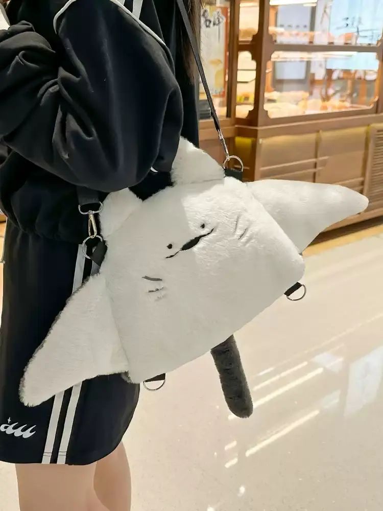 可愛治癒！毛絨魔鬼魚雙肩包｜超大容量 可裝手機小物等 可調節肩帶｜日系鰩魚貓咪毛絨玩偶 成人小朋友兒童通用 毛公仔潮創意 卡通日系可愛少女書包 學生背包 側揹包 背囊 單肩包 包包 多用途袋 生日禮物- View 23-ManyMart 萬嚟買