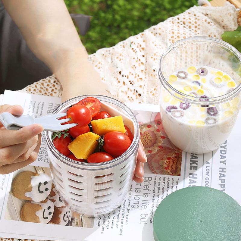 Drainable fruit cup with fork portable picnic box large capacity storage plastic cup blue