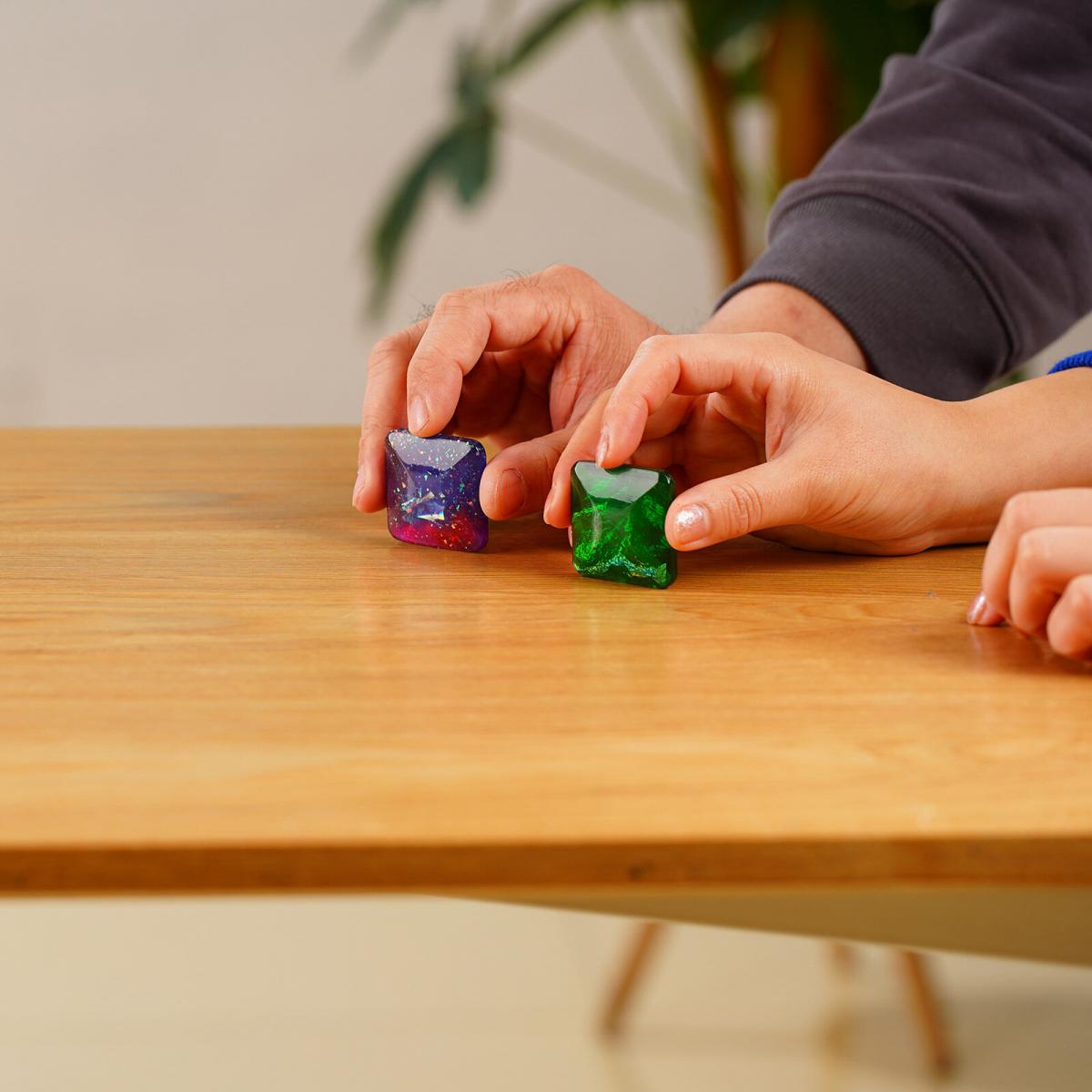 Flipo Flip Gems指尖陀螺桌面動能發泄減壓玩具黑科技