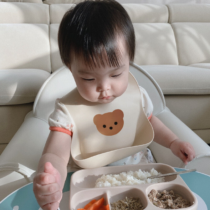 風小熊便攜式嬰兒童軟矽膠圍兜防水食飯兜吃飯立體接飯兜 口水肩