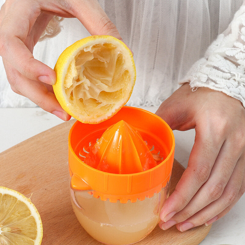 帶蓋橙子榨汁器 手動擠檸檬汁 配杯子-隨機顏色