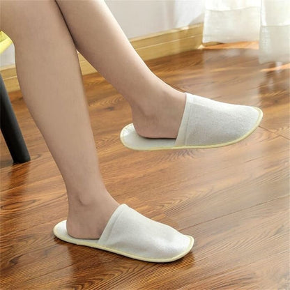 5 pairs of gently brushed plush disposable slippers, adult style (random colors)