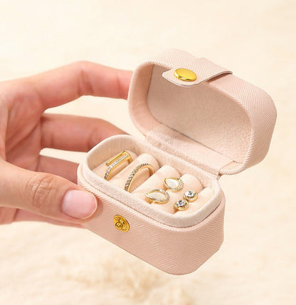 新款戒指盒迷你可爱创意盒子PU首饰收纳盒耳钉盒小号展示储物盒