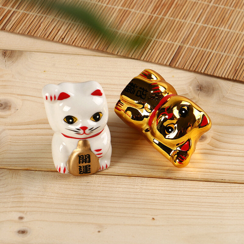 Cultural and creative ZAKKA Japanese creative gift ceramic cat ornaments for good luck and fortune, lucky cat ceramic ornaments, New Year ornaments, Feng Shui ornaments